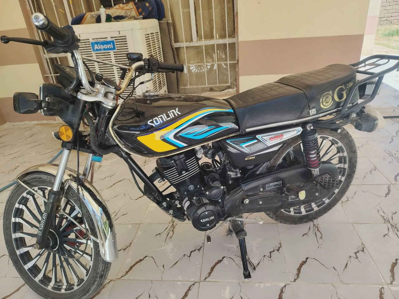 ياالله
سيفان موديل 25محرك 200 
دراجه مكفوڵـهٍ ڱڵـه  شغاله
بصمه عن بعد دشبول
اشاير +سعر 800 مجال بصيط
***********
