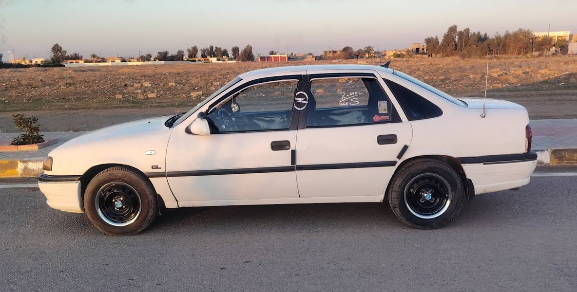 فكتره حجم 16  المرغوب موديل 1993 بلاد كلها صبغ بلادي فقط قطعتين رش جماليه بدون معجون خياس مابيها سياره مو معمره وضع شركه  محرك كير تخم تاير كلها فول كهربائيات كلها شرط رقم انبار دولي وهزه جديده ل ٢٠٣١ شرط تحويل السعر اتصل ع رقم وتدلل صلاح الدين الأسحاقي مركز الناحيه ***********
***********
