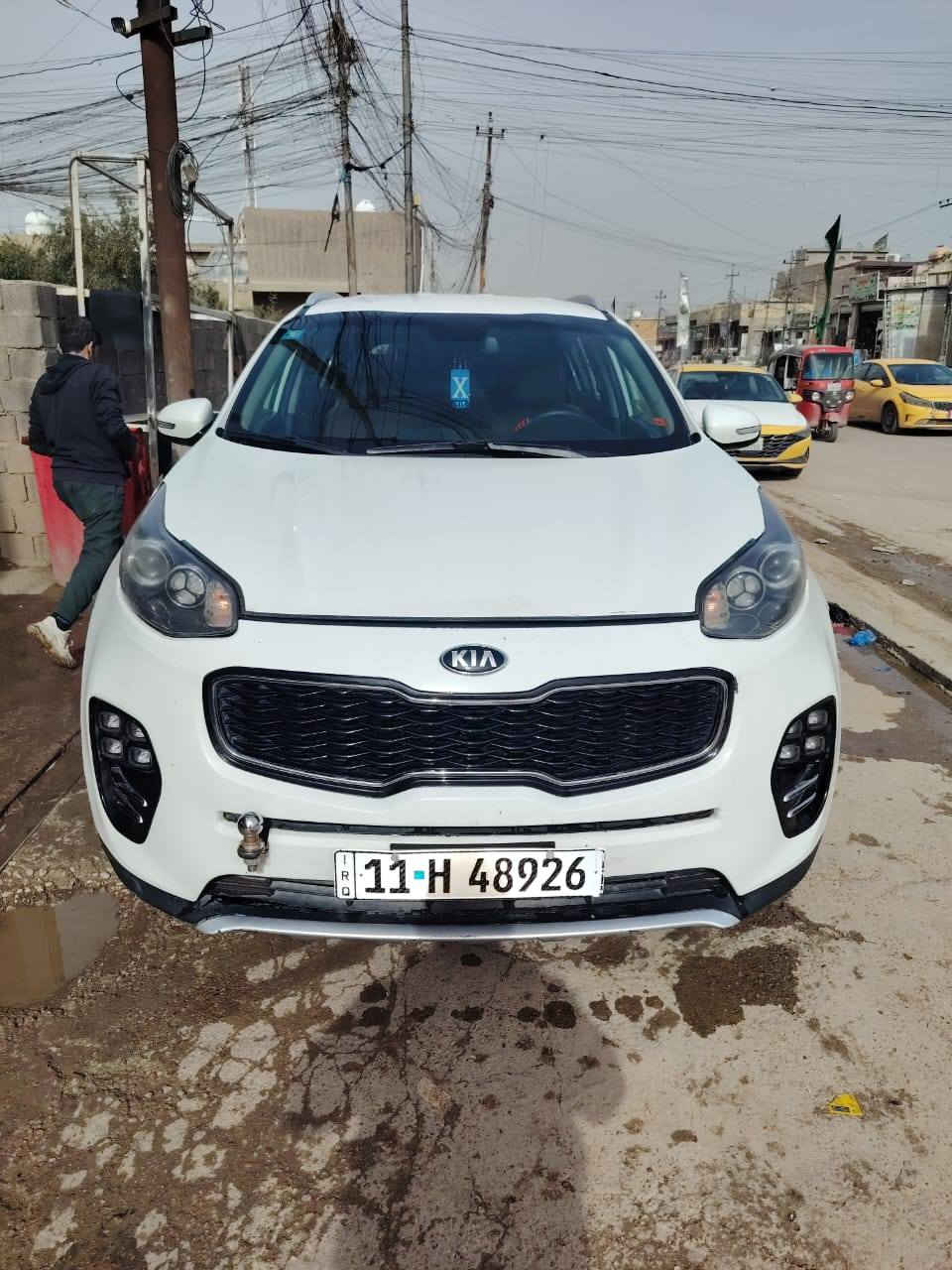 السلام عليكم
سبورتاج 2017 أمريكي للبيع سياره خير من الله
ماشيه 128ألف

مواصفاتها EX

بصمة تشغيل/أبواب
شاشه كبيره
قطعتين تبريد
دفع رباعي 
كشنات جلد /تدفئه
كشنات تحكم كهربائي
لايتات زنون
مري جانبيات كهرباء وأشاير
تكمات ستيرن
وبعد بيها هواي مواصفات

السياره بــ أسمي تحويل ثاني يوم
حادث صفحه جهة اليمين (الصدر)
السعر 155 وبيها مجال
الرقم *********** ما متواجد فيس
