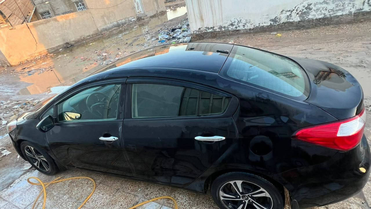 السلام عليكم سيارة للبيع كيه فورتي ١٦ ورد أمريكي مصبوغه حزام رقم نجف بسمي ضربته جوملغ الأمامي العبري اتصل ***********
