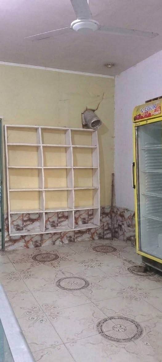 🔹 يوجد محل للإيجار بسعر مناسب جداً 🔹

📍 الموقع: بضهر شارع 80 – حي العسكري

💰 السعر: 50 الف فقط شهرياً

اذا مع البرادات والمجمدة ب 100 الف فقط

للاستفسار يرجى التواصل على رقم الهاتف ***********
