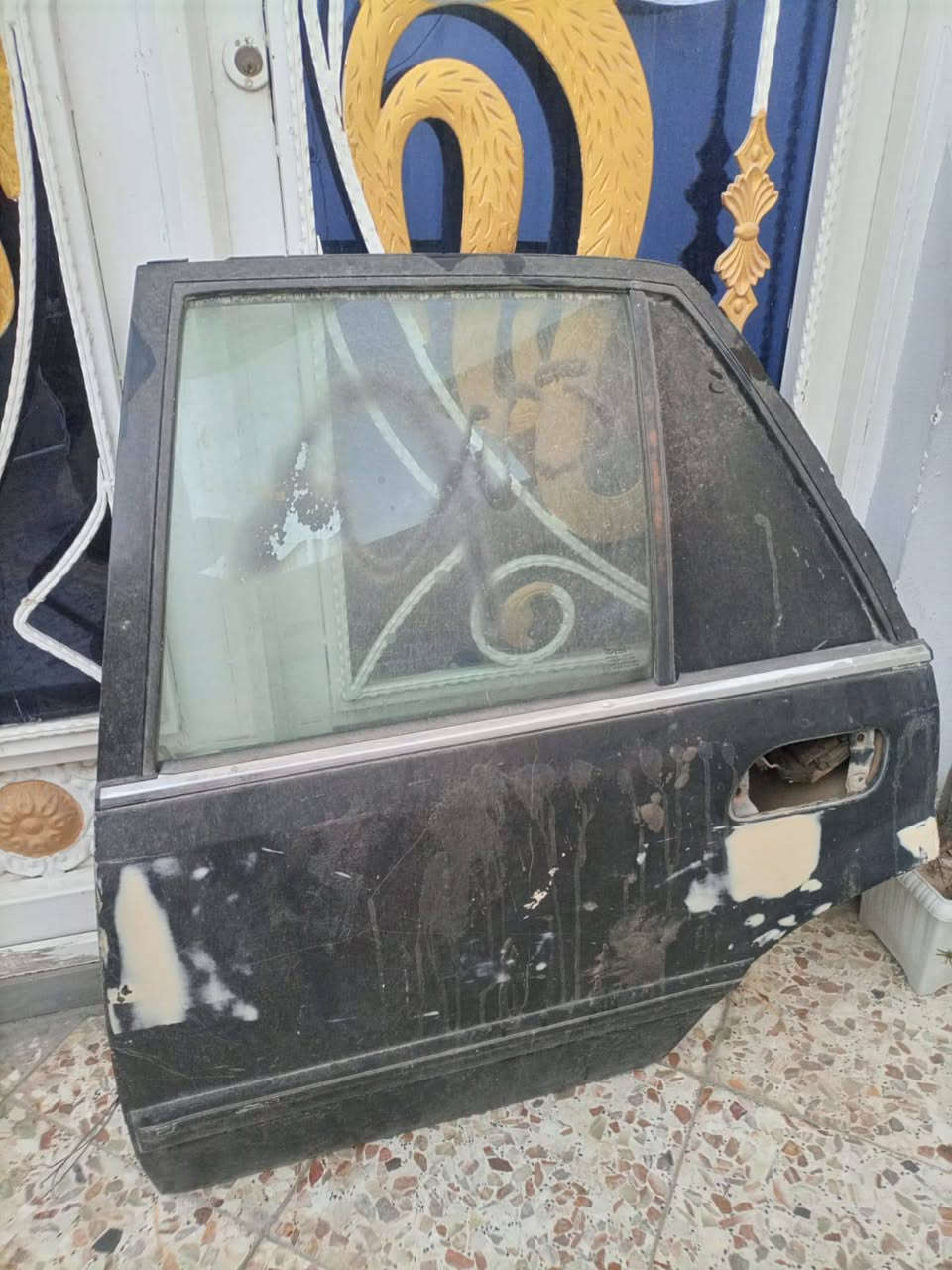 للبيع ابواب خلفيةبرنس مع ظفيرة وعقل عدد ٢ سعر٢٠٠ بيهن مجال نجف***********
