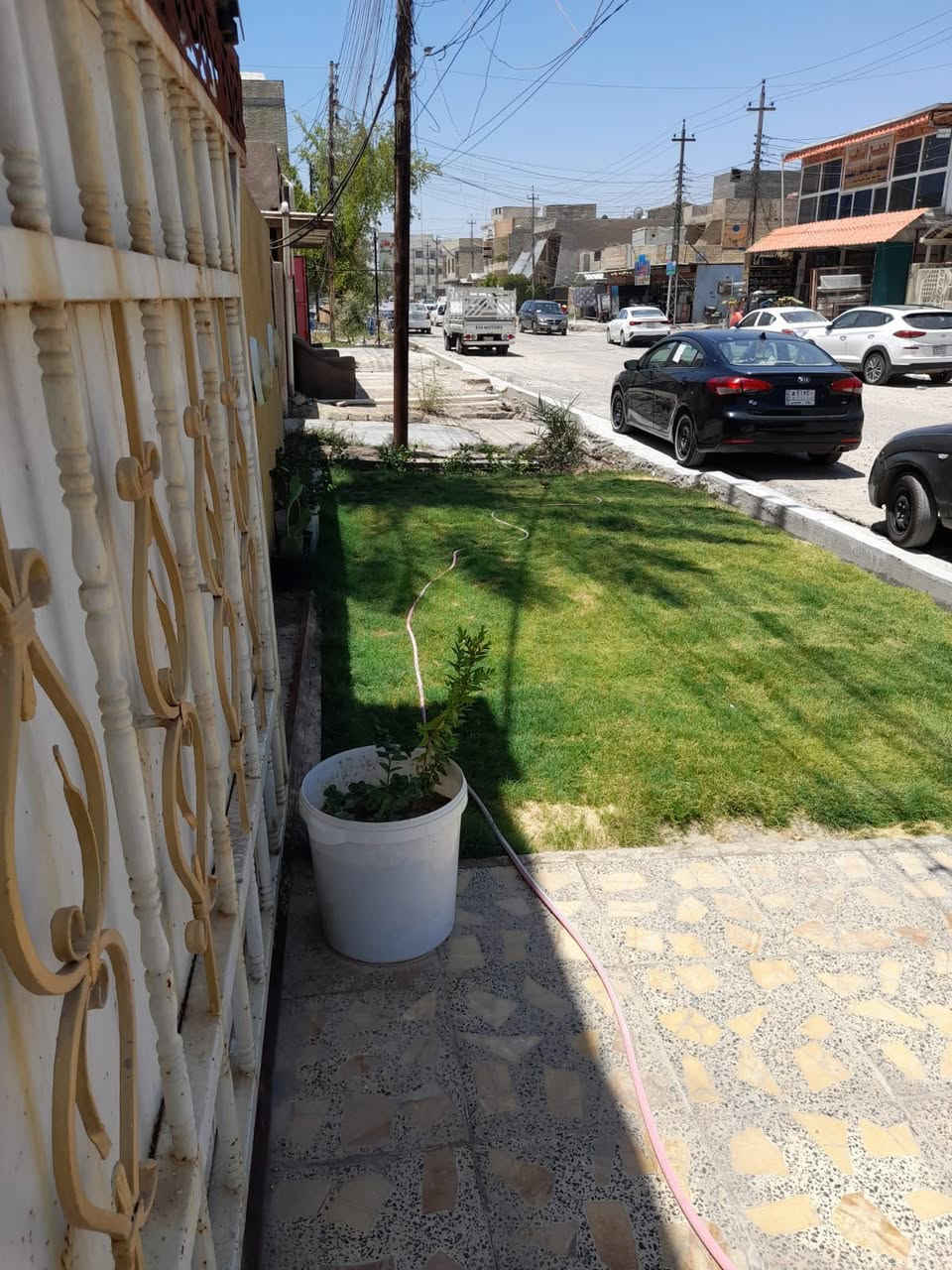 دار للبيع المساحة ٢٠٠ م ١٠ ×٢٠
حي الجهاد  شارع الرفاق الأولى مجاور الشارقة تجارى  
شارعه عرض ٢٠ رصيف عريض 
قرب السنتر باسمي مباشر 
تريد ١٠٠م  او ٢٠٠ كاملة اسلمك قطعة أرض
***********
