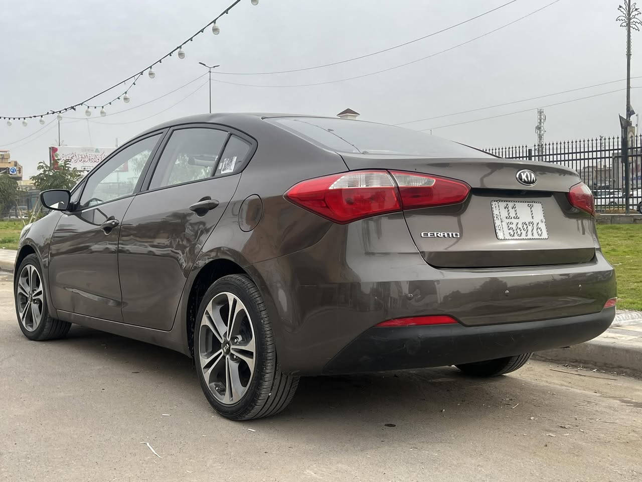 سيراتو ٢٠١٥ مكفوله بيه ملاحضات بسيطه موضحه بالفديو  مكينه وكير كفاله من كلشي السياره بلاديه بدون صبغ بيه بارد بالباب خلف السائق تخم تاير جديد صدر امامي وخلفي جديد كهربائات وتدفئه وتبريد كله شغال امانت الله ورسوله السياره جاهزه من كلشي مكاني حي العدل السعر ١١٥ وبيه مجال للاستفسار ***********
