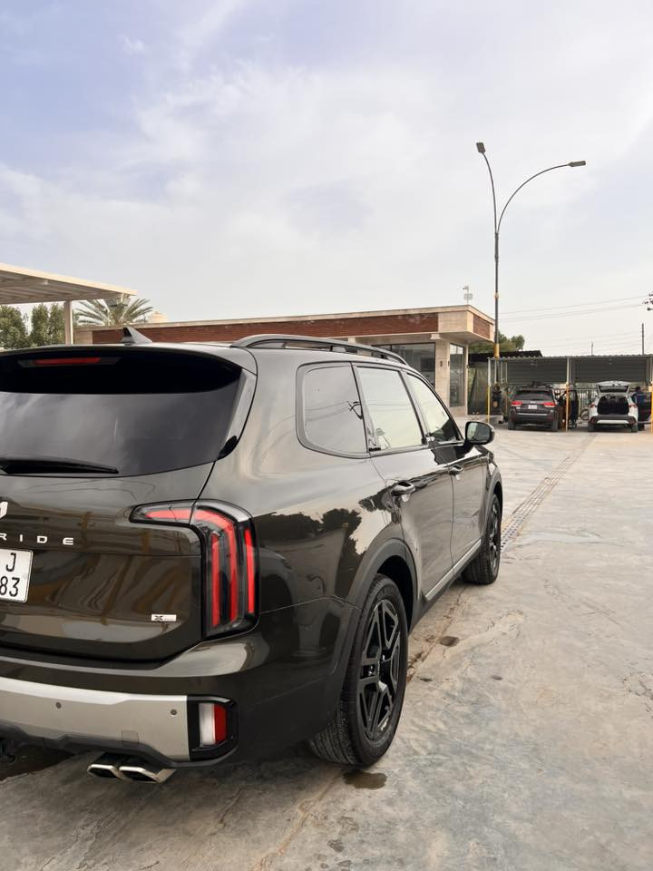 السلام عليكم ورحمة الله
#المركبة  : كيا تيلورايد 
 الموديل2023 SX Xlin برستيج اعلى فئه 
#الضرر :موضح داخل المنشور صور الحادث بدون ايرباك )    
المواصفات 
✅ كيا تيلورايد فئة SXبرستيج  Xlin اعلى المواصفات رقم بغداد الدولي الجديد بسمي 
✅ محرك 6 سلندر 3800  
✅ ستيرن تدفئة 
✅ عداد المسافة الحالي 25 mi 
✅ بصمة ابواب امامية  وبصمة تشغيل 
✅ لايتات زينون عالي ناصي عدستين مع كشافات دعامية 
✅ اشارة في المرايا الجانبية مع حساسات الاجتياز 
✅ مصابيح ترحيب في مقابض الابواب 
✅ رادار امامي تفاعلي للتوقف التلقائي امامي خلفي
✅ السيارة بانوراما فتحتين 
✅ حساسات امامي خلفي اصل 
✅ كاميرات عدد 5 برؤية 360 درجة  
✅ باب الجنطة كهربائي شفط 
✅ غرفة السيارة جلد أسود 
✅ تحكم كهربائي متكامل لقاعد اماميه بلكامل 
✅ المقاعد الامامية والخلفية تدفئة وتبريد كشن 
✅شحن واير لس
✅ بردات اصلية للابواب الخلفية 
✅ مقاعد وسطية تطوى كهربائيا ويدوية الفتح 
✅ انارة ليزرية متعددة بمزيج هائل من الالوان لأنارة دواخل السيارة 
✅ مرايا جانبية شفط كهرباء مع ذاكرة لكشن السائق
✅ خاصية تحديد المسار والتنبيه عند الخروج من المسار 
✅ المقعد الوسطي منفصل وعدد الركاب 7 
✅ تبريد السيارة 3 قطع 
✅ تحكم ستيرن جهتين متعدد الايعازات 
✅ وضعيات القيادة عدد 5 
✅ تنبيه بالارتجاج في المقود 
✅ وباقي المواصفات بالسيارة الغنية عن التعريف 
موبايل//***********
السعر : 320$ وبيها مجال 
مكاني بابل المسيب
