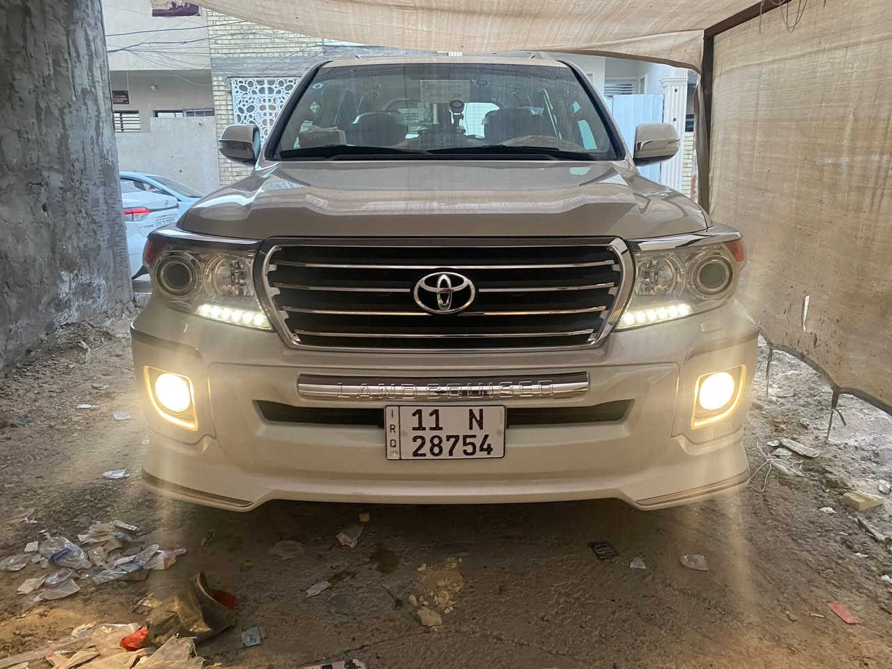 السلام عليكم
لاندكروز 2014 بريم باب اول / بغداد انكليزي / محرك V6 حجم 4000 / تراي مال زيرو 

اللون ابيض صدفي

مواصفات : بريم 1/1

ممشى 121000 / كامره بلاد / طفاية بالصدر / حساسات امامي //  

سياره مال بيت مو من ذني المهجومات ////

خلفي / سلايد روف / زراك لايت 

تحكمات ستيرن جهتين / مرآة ليزيه وسطيه / علامة لاندكروز ابواب / دخول ذكي / وترحيب عند الاقتراب / 

بصمه / باقي المواصفات المعروفه فور ويل وغيرها / تخم تاير جديد / 

صدر امامي خلفي جديد

ضرر السياره اكفالة عامه عدا شخطين ومكحلات 

مكان / بغداد / حي الجهاد 

تحويل مباشر مشروع وطني بأسمي  

رقم تليفون // ***********
