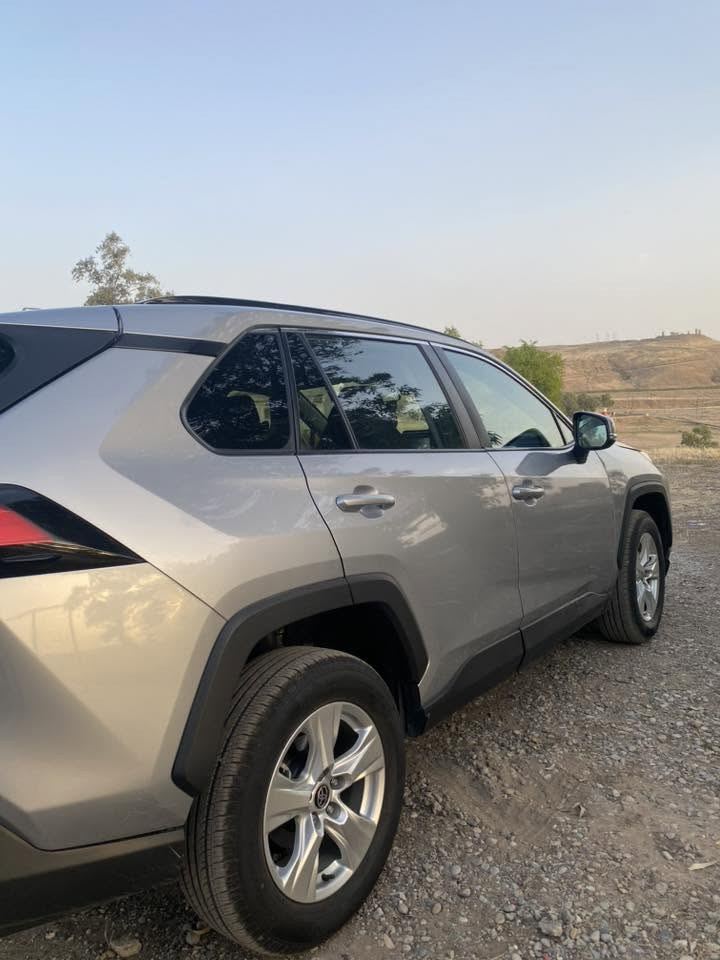 تويتا راف فور  Xleموديل 2021
لون سلفر 
6 مود 
ماشيه 123 km
ضرر باب و جاملغ + صندوق بارد
رقم سليمانيه 
مواصفات : بصمه تحكم ستيرن دخول ذكي تبريد مركزي كشن كهرباء رادار امامي و خلفي و جانبي مانع تصادم داخليه شامو كنتاره تحديد مسار لايت زينون 
محرك 2.5 
سنويه و هزه جديد 
وارد امريكي 
مكان كركوك 
***********
***********

سعر:220$
