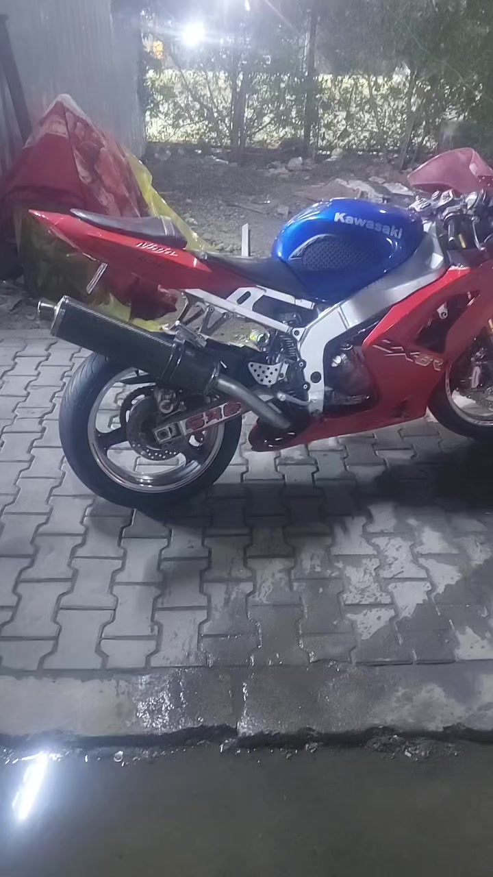 السلام عليكم دراجه كاوسكي 2004دراجه مكفوله ماشه ٣٩حقيقي وارد امريكي الدراجه شعندك شعندك للبيع او مراوس


**إذا كنت صاحب هذا الإعلان وتريد حذفه لأي سبب، رجاءا أرسل رسالة إلى الدعم الفني**