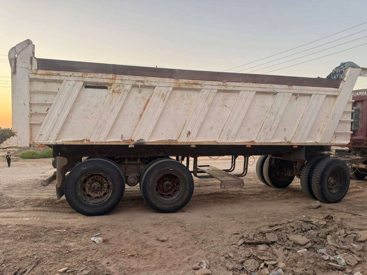 عربانه ٢٦ متر وي التعلاوه براد16
تواير نص عمر
 طول سبعه مترات و٦٠ السعر ١٤٠
مكان الناصريه
 ***********
