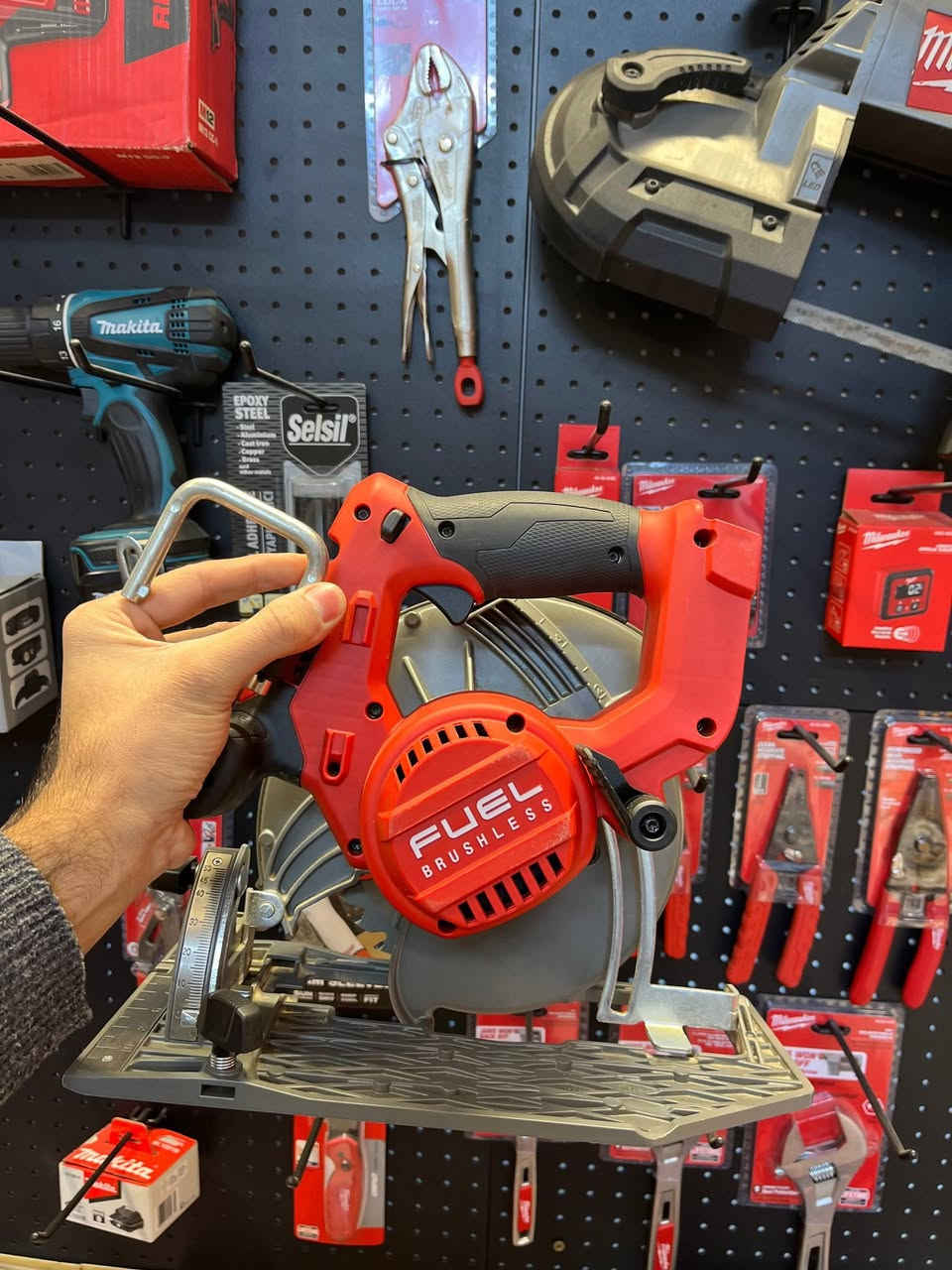 أجهزة مستخدمة… بس نظافتها 99% ✨
موجودة الآن في معرض أسعد شروكي
جودة مضمونة، فحص وتجربة
📍 بغداد جميلة – شارع خير الله
🚚 توصيل لكل المحافظات
📞 ***********
