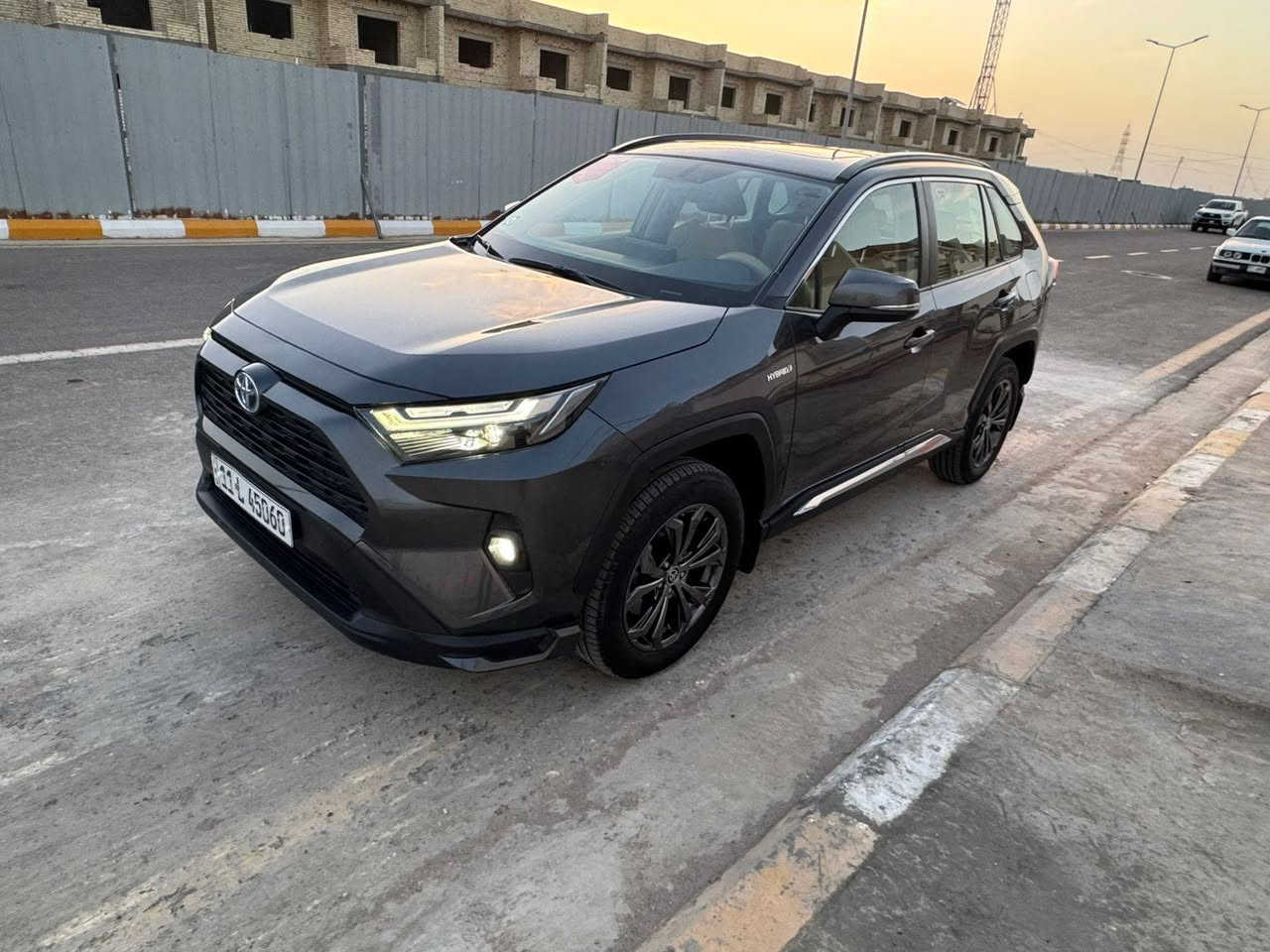 السلام عليكم
تويوتا راف فور ٢٠٢٤ 
خليجي  كفاله عامه 
رقم بغداد باسمي 
ماشيه ٢١ الف  بعده بالضمان  
ضمان شركه البعاج 
محرك  ٢ونص هايبر  
فول مواصفات  
فور ويل 
بصمه تشغيل  تشغيل عن بعد
دخول ذكي 
شاحن وايرلس 
حساس امامي خلفي
مري شفط 
زنون امامي  لد خلفي
وضعيات قياده  كروس سرعه
شاشه زائد كامره
مكان السياره ديوانيه
***********
*********** 
السعر ٣٠٠ ورقه وبيه مجال
