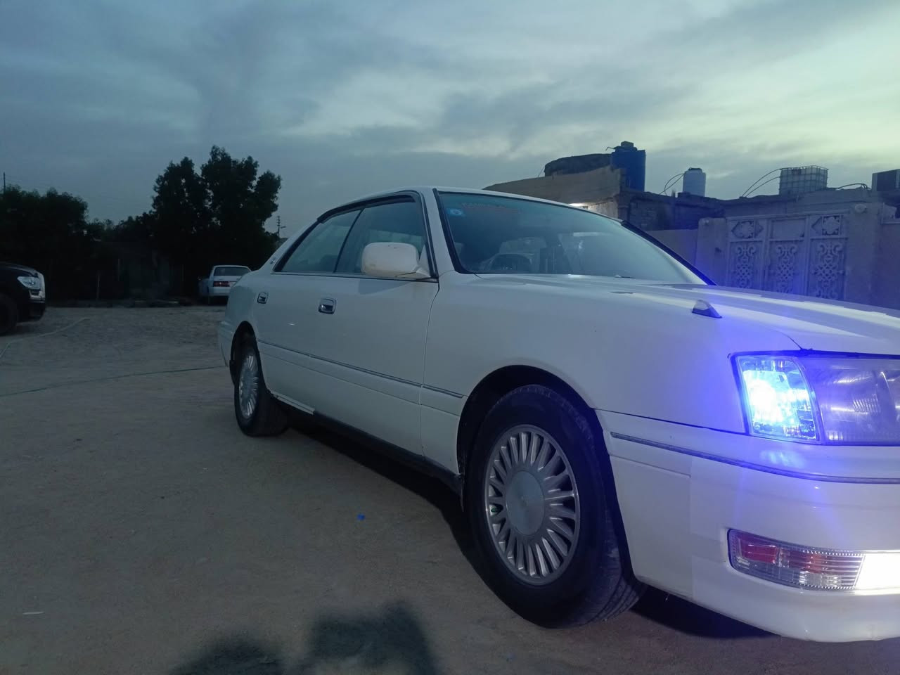سلام عليكم سيارة للبيع راس الثور مكينه وكير3000 جديد تبريد جديد الرقم  استفسار /***********/السعر 90$  وبيه مجال
