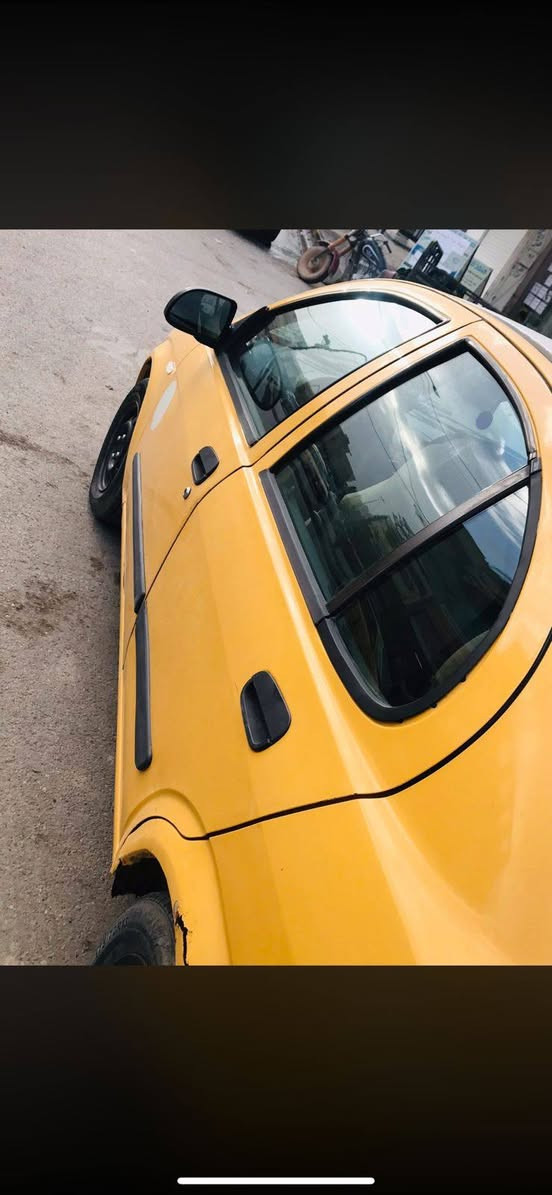 السلام عليكم طيبه موديل ١٤ سياره حلوه ونضيفه بيه بس خياسات بالدوس والهلالات رقمه واسط مداور شوكت ما يعجبك مكينه بيه خيط بخار الشراي يتصل ع الرقم اني مكلف ***********
