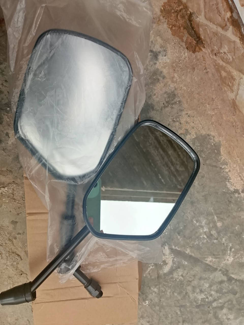 سلام عليكم صانوصه ميكز لبيع مع مرايات شراي يدك على رقم ***********

