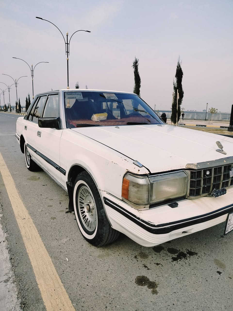 السلام عليكم .سوبر للبيع موديل84 .كير توماتيك ومحرك بطه 2500 صبغ يم السكن لايت شبر فقط ..تبريد وتدفئه شغال السعر 65 وبيها مجال ***********
