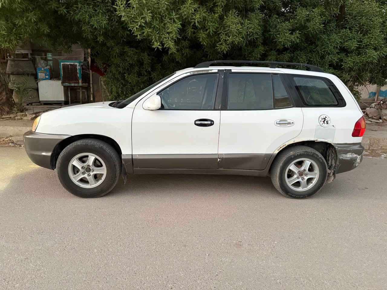 السلام عليكم 
للبيع سيارة سنتافيا ٢٠٠١ 
السيارة مصبوغة حزام رقم بغداد الجديد 
سنوية لل ٢٠٢٧ هزة جديدة السيارة بحالة جيدة و ما بيها نقص مثل ما موضح بالصور دواخلها حلوة و نضيفة و تبريد شغال مكينة ٦ سلندر ٢٧٠٠ 
مكان السيارة / ديوانية 
و يشترط المداور خلال اسبوع فقط 
للاستفسار الاتصال على الرقم 
***********
*********** ديوانية, القادسية
