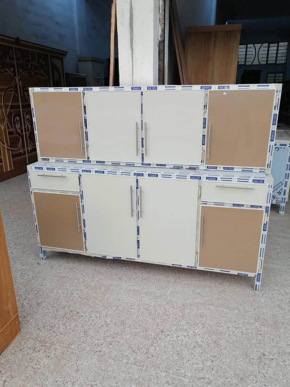 السلام عليكم للبيع اسعار مناسبه العنوان بعقوبه كاطون الرازي شارع ابو رباح قرب مرطبات لسيد مزاد ابو كرار الغريباوي ***********
