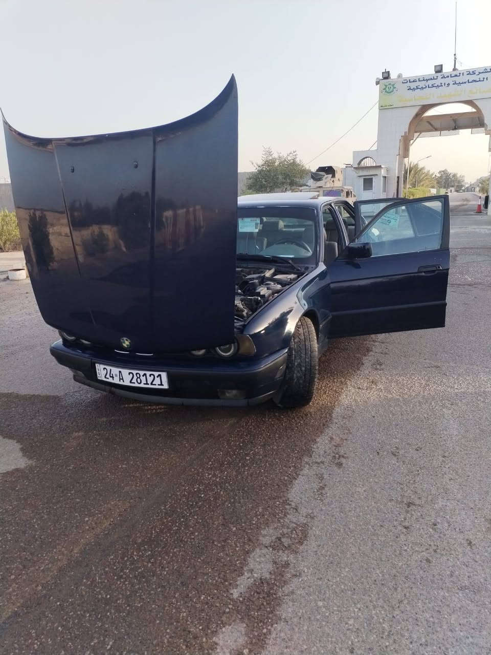 سلام عليكم بيأم للبيع موديل 1992  مسكر عدل 525صبغ عام دون حادث محرك وكير بشرط سياره كلش جديده تبريد قطعتين سنويه لغايه 2029 شرط التحويل السعر 65 بيه مجال ***********
