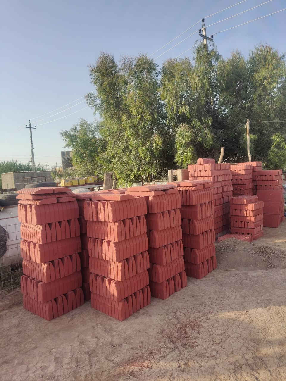 متوفر اطارات حديقة لاينات و متوفر حجر طبيعي خشن و حجر ناعم المكان كنعان حي الصديق لاتصال ***********
