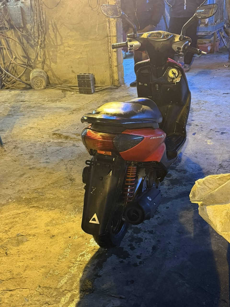 السلام عليكم دراجه سكنس نثيه 140 البيع نضيفه مكينه ناعمه دراجه ما ناقصه اي شي سعر ٦٥٠وبيهة مجال دراجه ما ذب عليهة ربع  عنوان مدينه الصدر كياره هاذ رقمي واني بل خدمه 
 ***********
