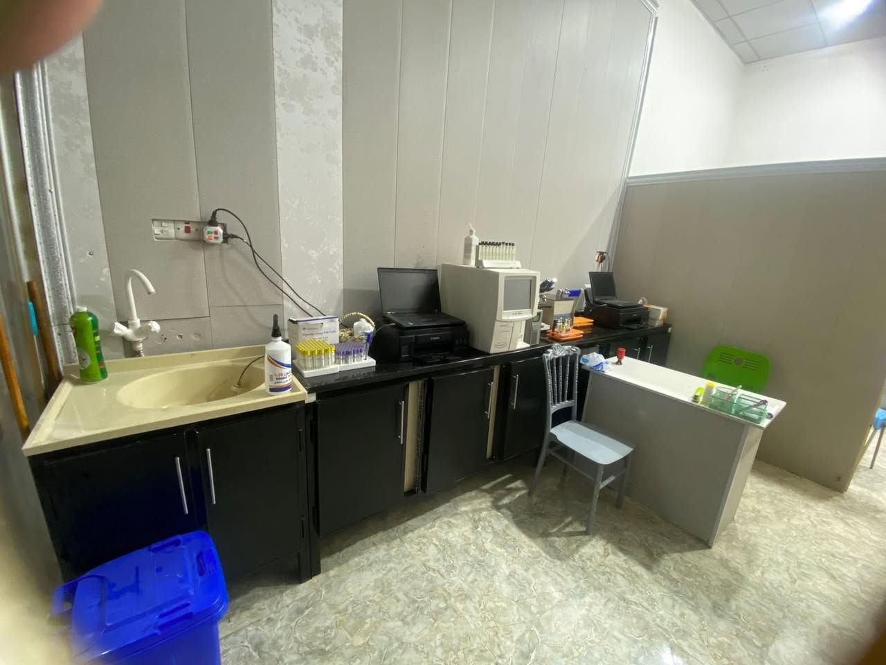 مختبر للبيع العنوان ميسان نهاوند نهايه شارع 20 عل سايدين***********
