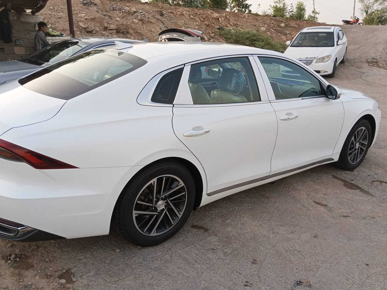 سلام عليكم ازيره موديل 23     غاز فقط رقم قادسيه ماشيه 38 حداديه. تخم تاير. تبريد ثلج لايت زنون  موصفات معروفه مايحتاج اذكرهن سياره جديده بمعنه. الكلمه. لبيع. ترهم مراوس عادي معه الفرق  رقم تليفوني ***********(السعر المطلوب (205)مكان السيارة كوت مركز مدينه بيه واتساب وشراي بيه خير ويدلل
