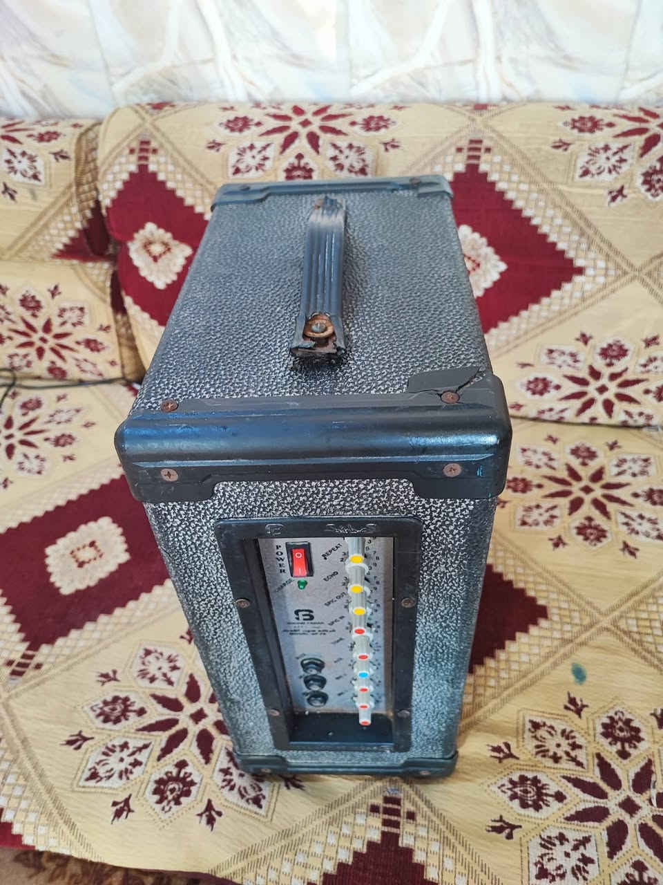 جهاز ملاليه نوع صوت الفدك يشتغل على الكهرباء وعالشحن السعر 80 الف يوجد توصيل لجميع  ***********
