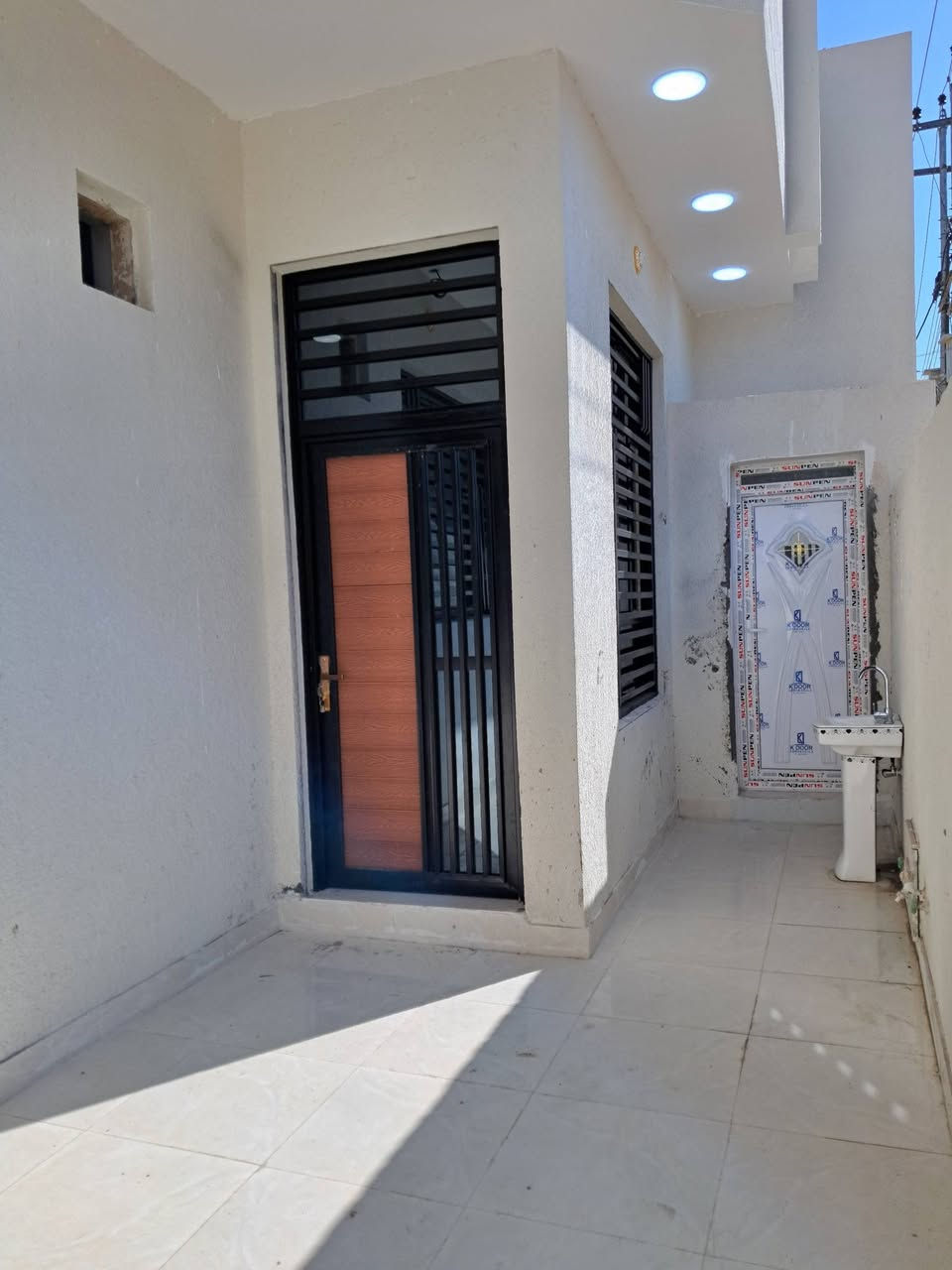 بيت البيع مساح 125عنوان حقل ثالث قرب فرن صمون تواصل على رقم ***********
