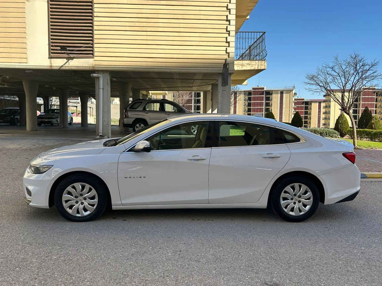 مالیبۆ ٢٠١٨ خلیجی
سفرى شەریکەی مەنسووڕ
هەردوو بەسمەی شەریکەی لەگەڵایە
گێڕ و مەکینە بە شەرت بێ عەیب و کرانەوە
مەکینە 2.5 بێ تۆربۆ مەڕغووب
بێ بۆیاخ و سارد
مواسەفات LT بەسمە و چوار درگا بەسمەحاسە و کامێرا و شاشە تەبرید مەرکەزی تەحدید سورعە سوکان ڤۆلیۆم گێڕ ئۆتۆماتیک ناو زەرد لیدی لایت لایت عەدەسە بەرز و نزمی لایت زۆر مواسەفاتی تر
سەنەوی و ڕەقەمی تازەیە تاوەکو 2030  بە ناوی خۆمەوەیە

تایەی تازەیە

*********** السليمانية, العراق
