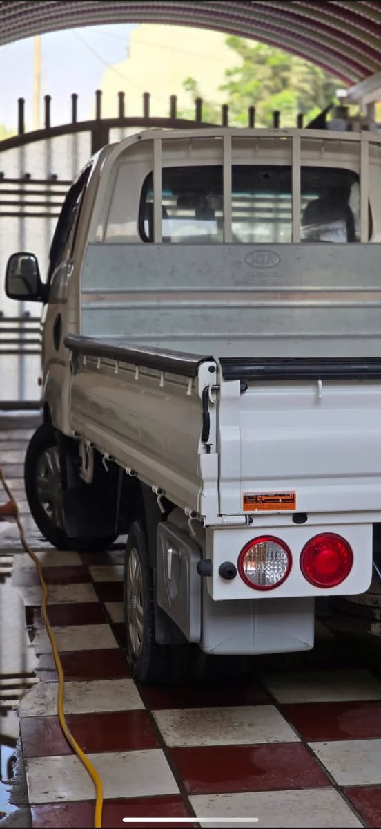 السلام عليكم 
كيا حمل للبيع موديل 22كفاله عامه باسمي 

ماشيه 30 فقط رقم +سنويه جديد 

سياره جديده بمعنى الكلمه 

مواصفات /

كير اوتماتيك محرك 3000

رادار امامي +توقف + مري شفط +فول تحكم ستيرن 
هيتر مري +هيتر ستيرن+

السعر 190 وبيه مجال مكاني بابل 

***********
