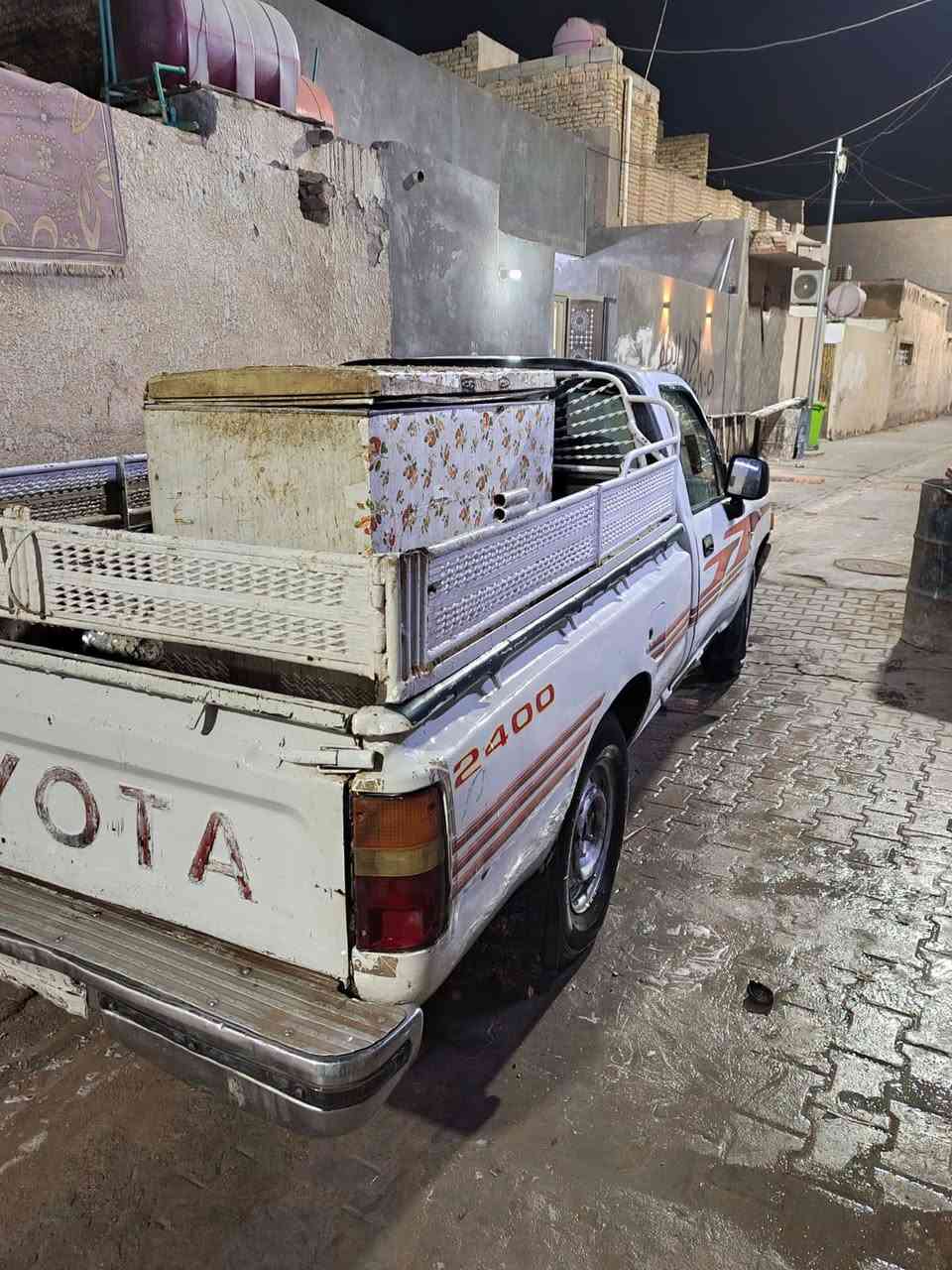 موديل 95مصبوغه جماليه رقم واسط سنويه لغايت 28 كير محرك اكسن شاصي كله مكفول سدر جديد  تخم تاير سياره ماناقصهه اي شي موجوده في محافظة ميسان قضاء علي الغربي ***********
