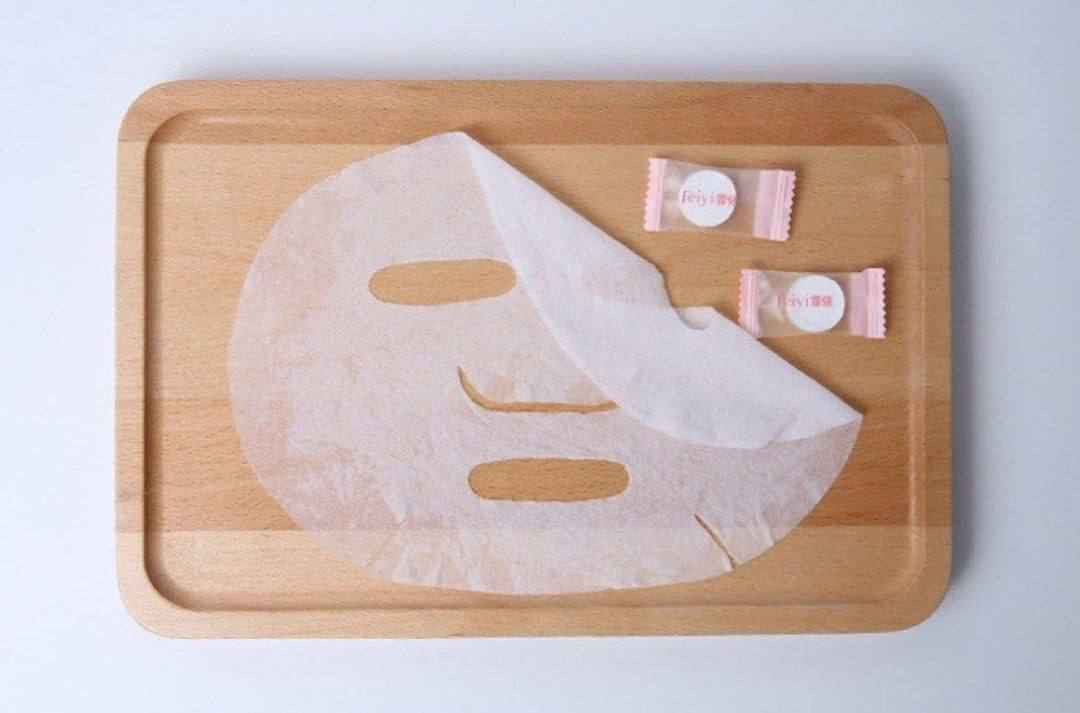 ويتدللون علينا الجميلات 🌸 

ماسك الكبسولة المضغوطة😍
هو عبارة عن كبسولة تتخلى بالماء تطلع قناع على شكل الوجه بالضبط   
بعدين أجيب الماسك و نخلي بالتونر الخاص …وهسة صار الماسك مشبع بالتونر ونخلي على الوجه لمدة ١٥ دقيقة  وبعدين نشيله ونخلي مرطب 
ينفع للبشرة الدهنية ؟  أكيد ينفع بس لازم التونر خاص للبشرة الدهنية 
شنو ممكن أستخدم بدل التونر ؟ مي الورد ينفع 
شنو الفائدة من ماسك التونر هذا ؟ 

أولا : الترطيب.  
 ثانيا : يخلي دهون البشرة تطلع برة مثل فكرة نخلط مي وزيت الزيت يصعد فوك 🌸
 ثالثا : يعالج مشاكل البشرة  مثل الحبوب والجفاف 🌸
رابعا : يعيد بناء الجلد بعد فترة من الإستخدام وهيج يخلص البشرة من آثار الحبوب والحفر 🌸
خامسا : يصغر مسام البشرة🌸
سادسا : لازم مواظبة لمدة شهر حتى نحصل على النتيجة🌸

زين الماسك المضغوط يستخدم بس ويه التونر ؟ أكيد لا... تكدرين تستخدمي ويه أي ماسك إنتي حابته مي رز ، جل الصبار أو سيرومات مثل فيتامين سي و هايرونك أسد تخلي كماسك.🌸
الكيس يحتوي على ٥٠ ماسك مضغوط🌸 بغداد, العراق


**إذا كنت صاحب هذا الإعلان وتريد حذفه لأي سبب، رجاءا أرسل رسالة إلى الدعم الفني**