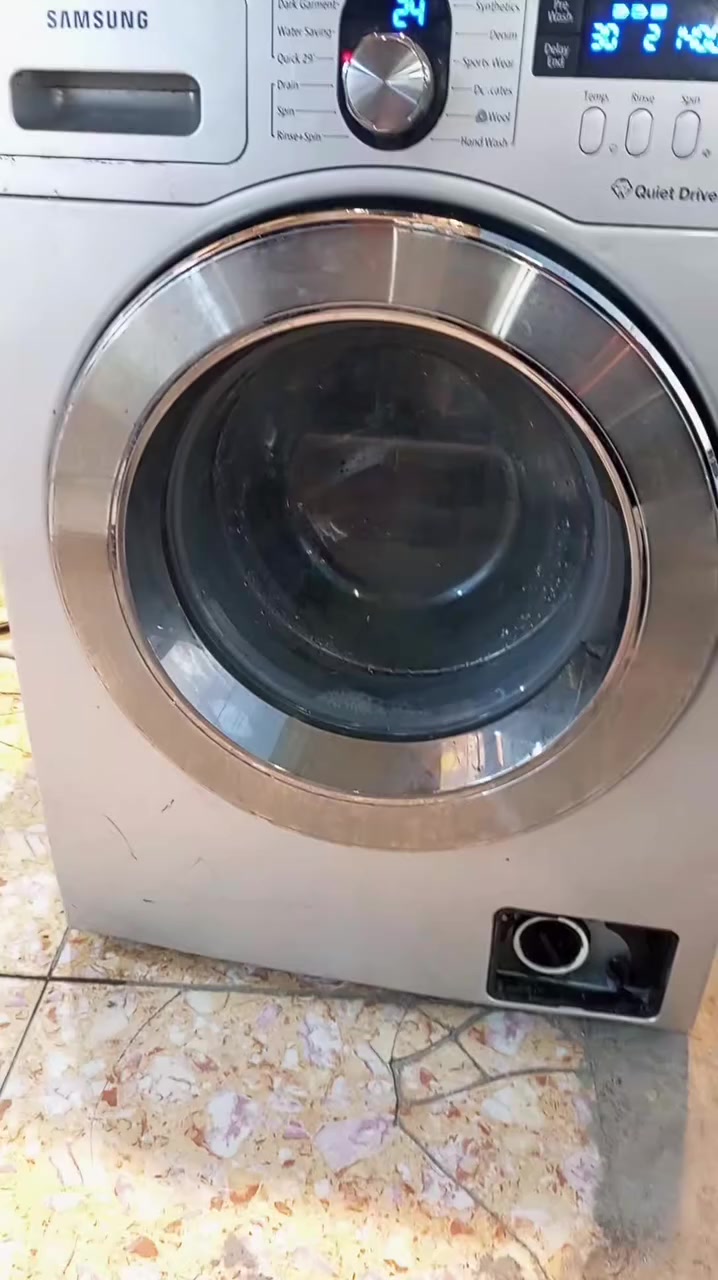 السلام عليكم 
يعلن معرض الرياض لعالم السنك 
لصيانة جميع غسالات الملابس 
ومنظومات الماء 
توجد صيانة موقعيه 
العنوان حي الجهاد 
***********
