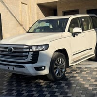 تيوتا ‎لاندكروز 2025 GXR . و‎رادار امامي  ‎3 شاشات تطبيق    ‎شاحن لاسل...