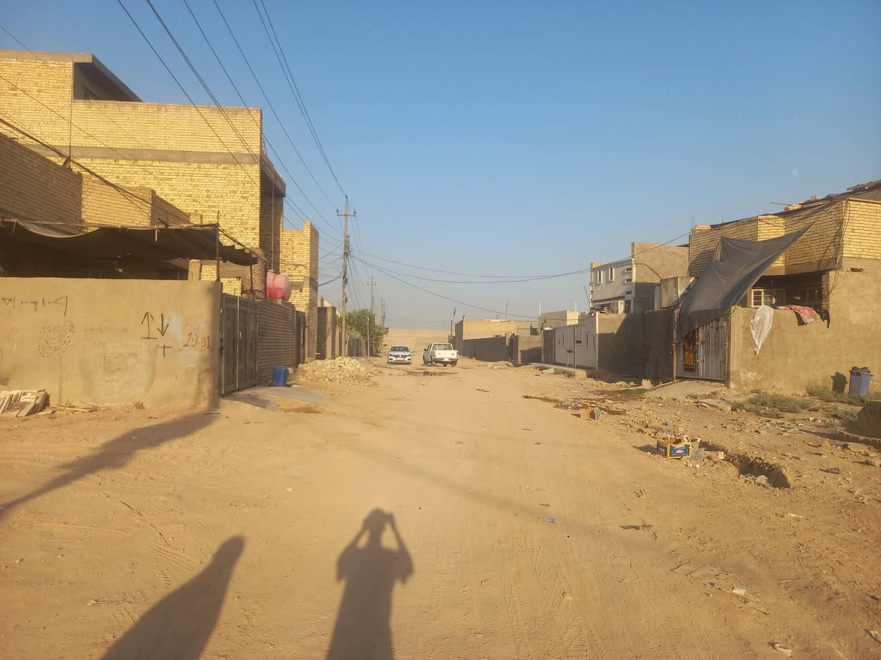 السلام عليكم قطعه ٢٠٠ متر في رئاسه العبيدي شارع ام البنين بنهايه ركن عله شارعين  كهرباء ومجاري ومي خير من الله رقم الهاتف ***********
