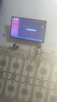 شاشة • خطوط بنفسجيه • ٣٠ بوصة