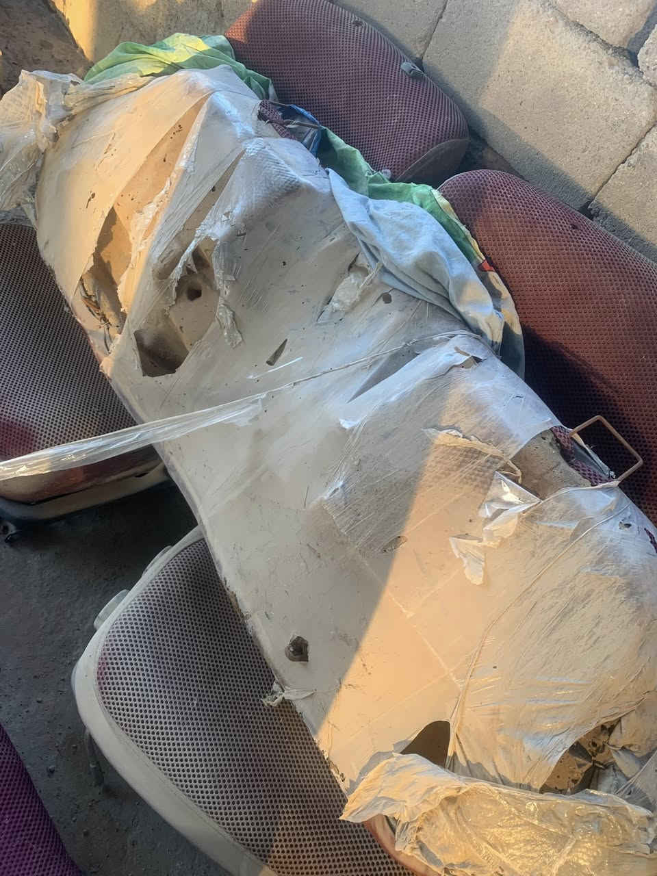 كشنات جديد لو احمر للمحور الكرستة والمارك وترهم على غير سيارات اصحاب الخبرة يعرفون
جدد بس متروكات فترة قليلة 
السجه واضحة بالصورة 
مكاني بصرة ابو الخصيب 
*********** 
125 الف وبيها مجال
