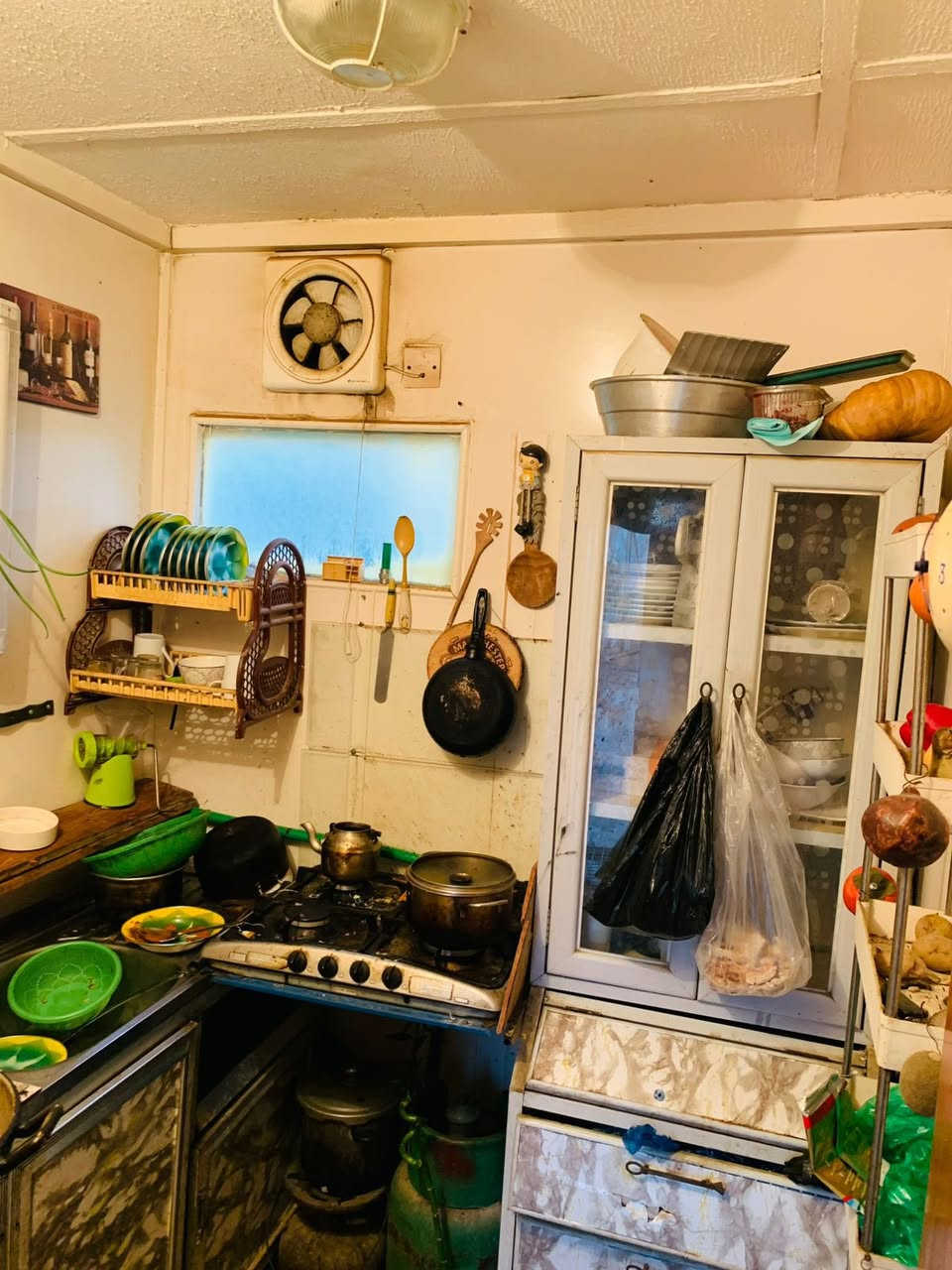 سلام عليكم مزرعة ٢ دونم تحتوي ع كرفان امريكي غرفتين ومطبخ وحمام وماي ارتواز وكهرباء وكامرات مراقبة مكانها البرجسية شارع المكسر قرب شركة المرابع للاستفسار
***********

***********
