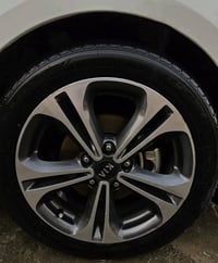 عندي نفس هاذه الويل تخم 5و التايرات البيع هاذه رقمي 07773879552حجم 17