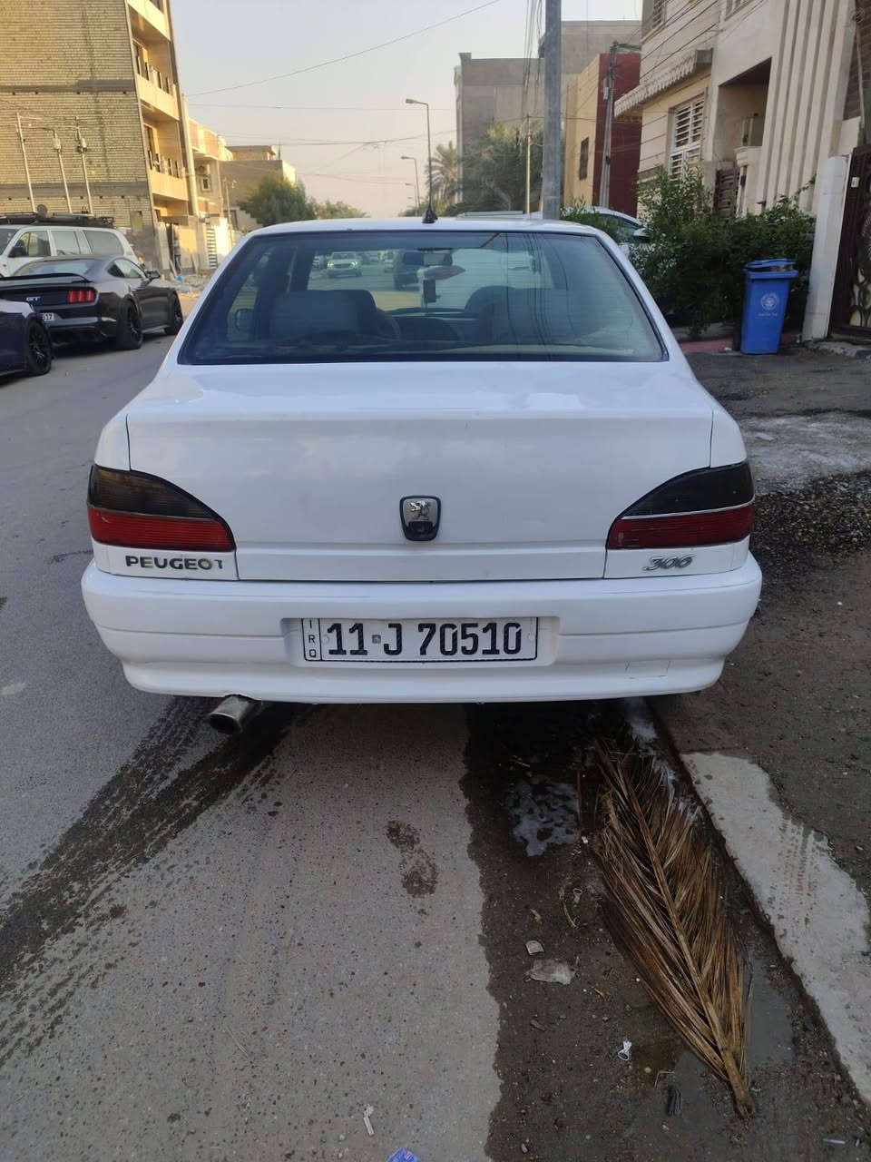 السلام عليكم
بيجو ٣٠٦ فرنسي
 موديل ٢٠٠١
خصوصي بغداد بأسمي سنويه ٢٠٣٠
مكفوله كير مكينه وصدر 
صبغ نص البنيد  وباب خلفي ونص الجاملغ الخلفي عكس السايق
مكاني بغداد زيونه
السعر ٤٣
***********
ابو سجاد
