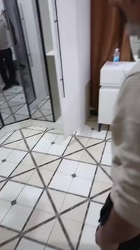 نجار لفتح وشد جميع انواع الغرف العراقية والتركيه والماليزيه وصبغ الابو...