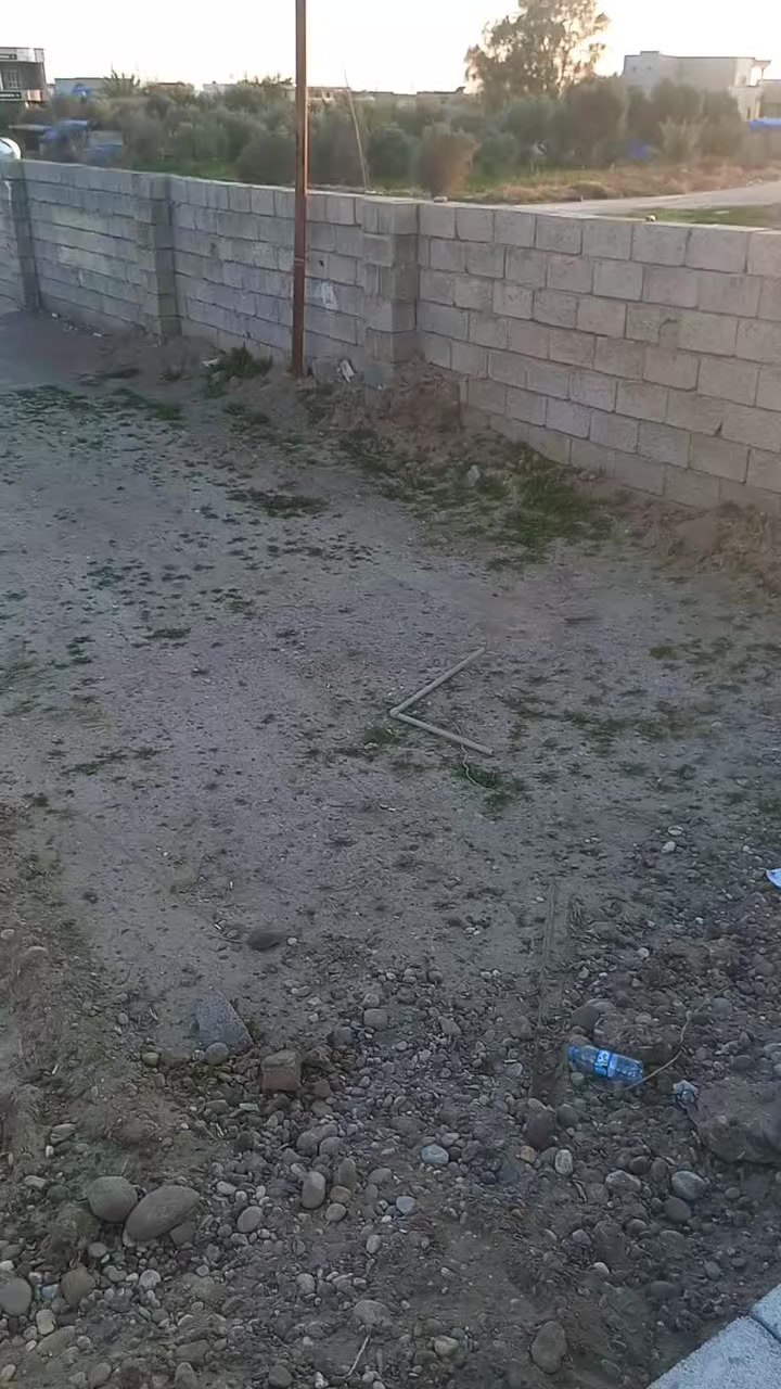 السلام عليكم قطعه ارض في حي جمعيه طابو صرف مع مجمع صحيات مساحه 300  للإستفسار ***********
