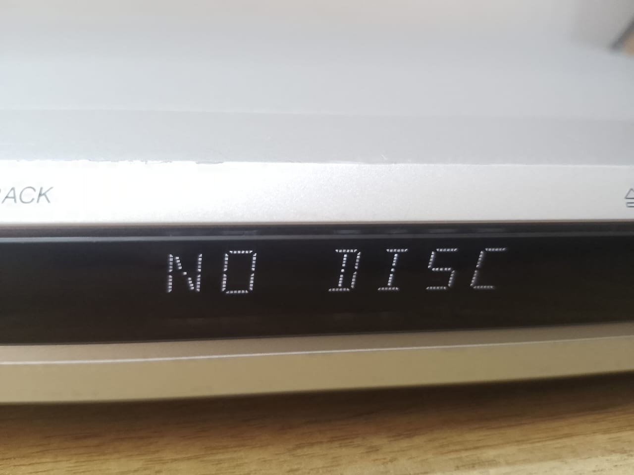 DVD Sony .

 عطل في العدسة .

السعر : 10,000 . 

متوفر توصيل .


**إذا كنت صاحب هذا الإعلان وتريد حذفه لأي سبب، رجاءا أرسل رسالة إلى الدعم الفني**