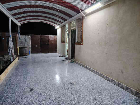 السلام عليكم بيت للبيع في شارع سيد أحمد في منطقت ال محينه  المساحه 300 متر  السعر ٥٥ وبي مجال للشراي  الاستفسار علاهذا الرقم ***********.
