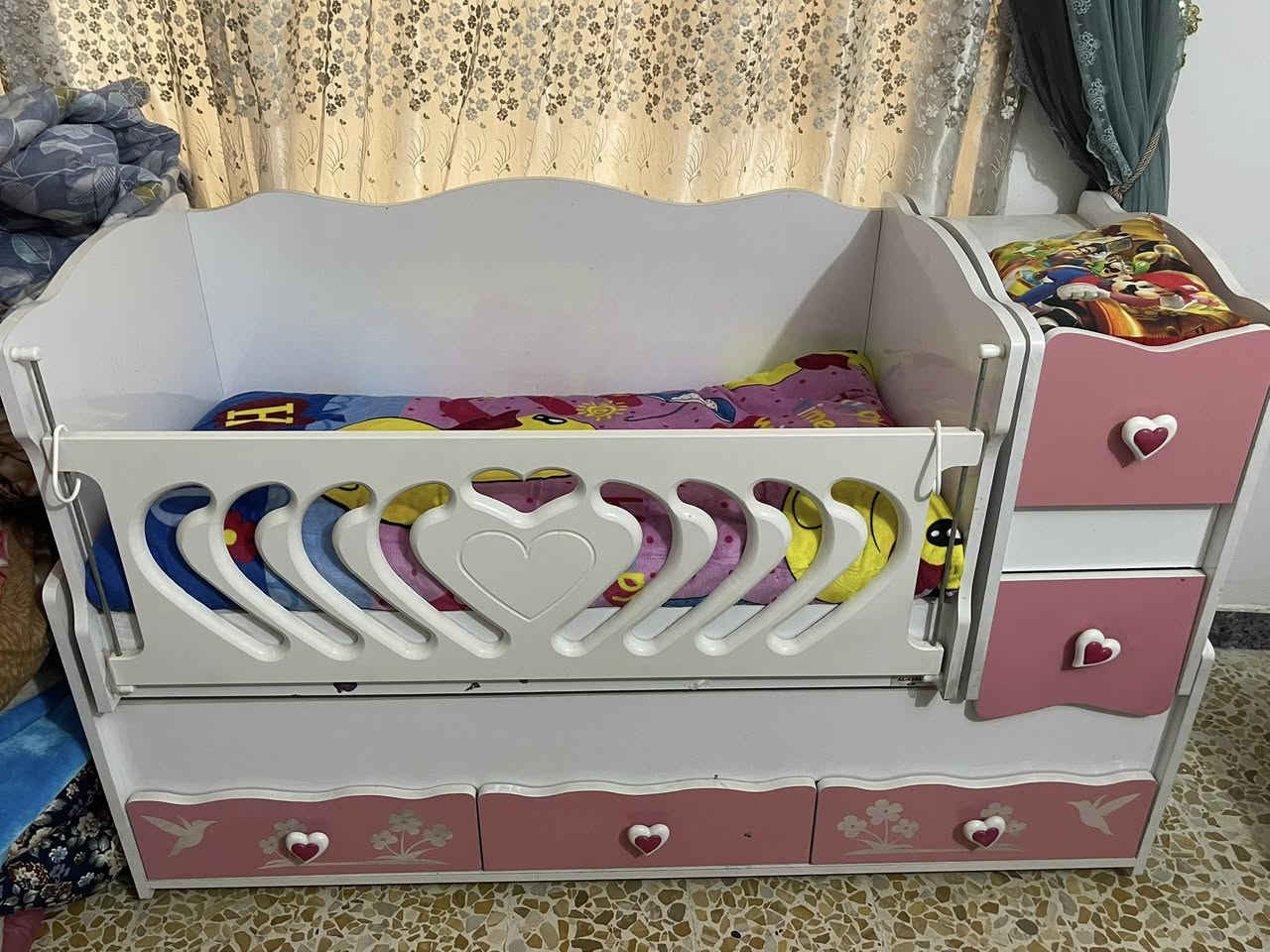 سرير طفل للبيع السعر ١٢٥ الف وبي مجال للاتصال ***********
