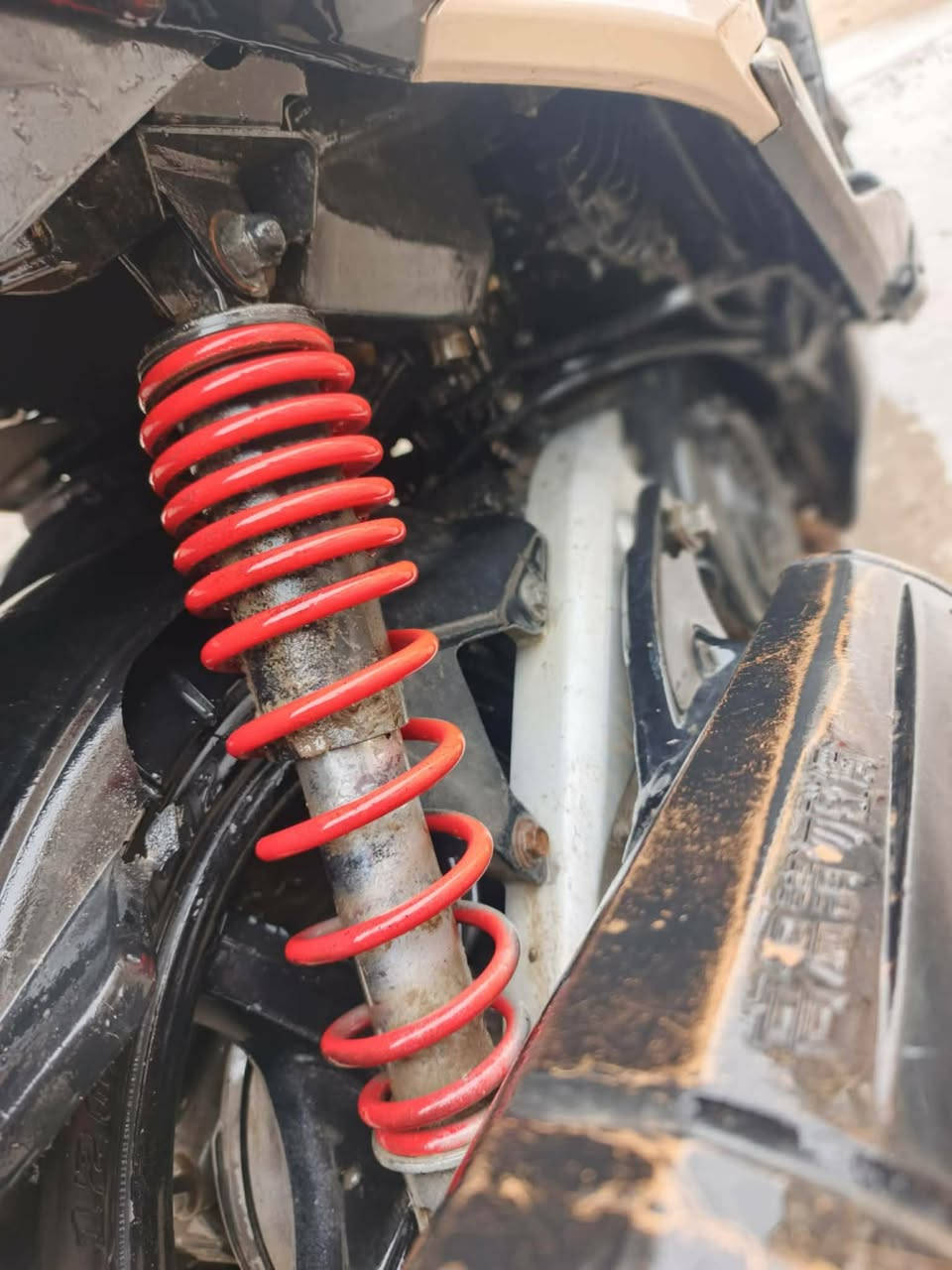 سلام عليكم دراجه سكنس فحل دراجه كامله كهربائياته كله شغاله بلاديه سعره 550  مراوس بايفون حسب القناعه او مراوس بماكس حسب القناعه بكاني البياع رقم ***********
