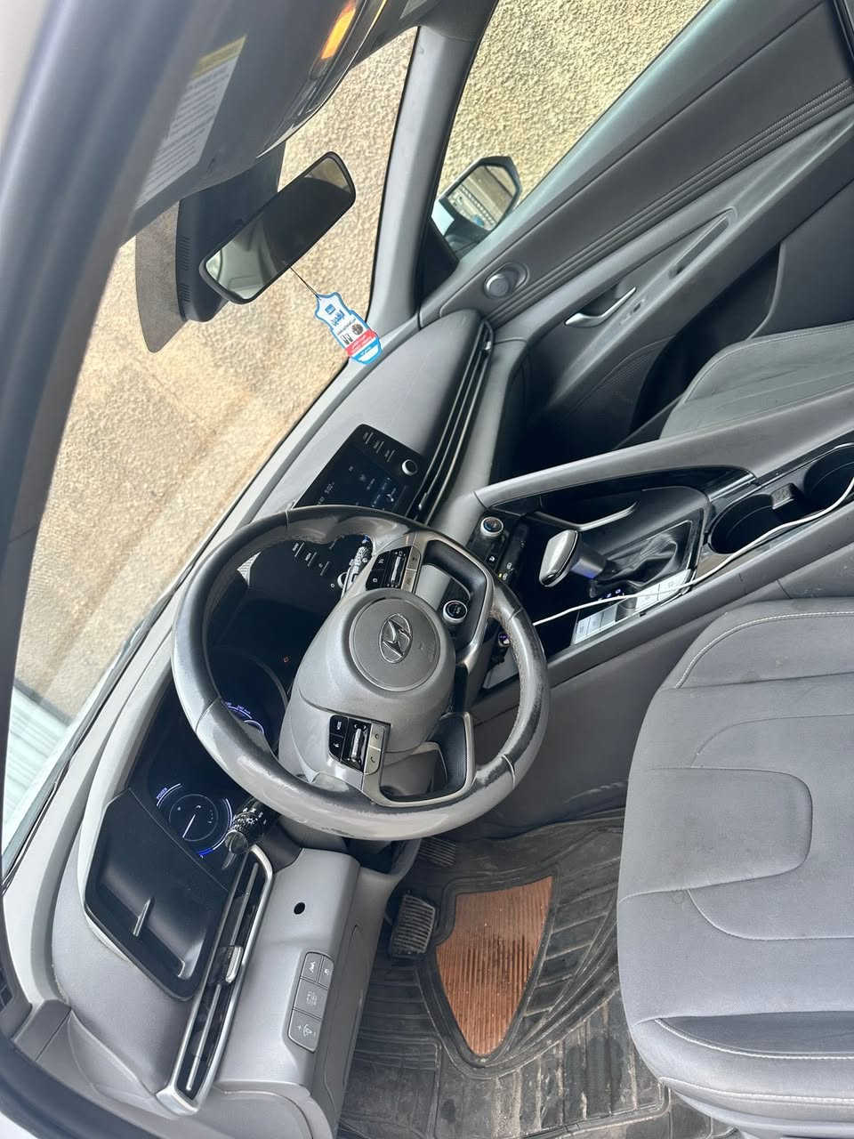 ١٦٠٠ تيربو هايبرد ضرها في امريكا خلفي بيها اصبع بالشاصي الخلفي فقط ولا ولا ايرباك طاك سليمه…. وبنيد مبدل مالتها ماشيه 80الف سعرها 
سعرها 135بيها مجال
مكاني الحريه الدولعي
***********
