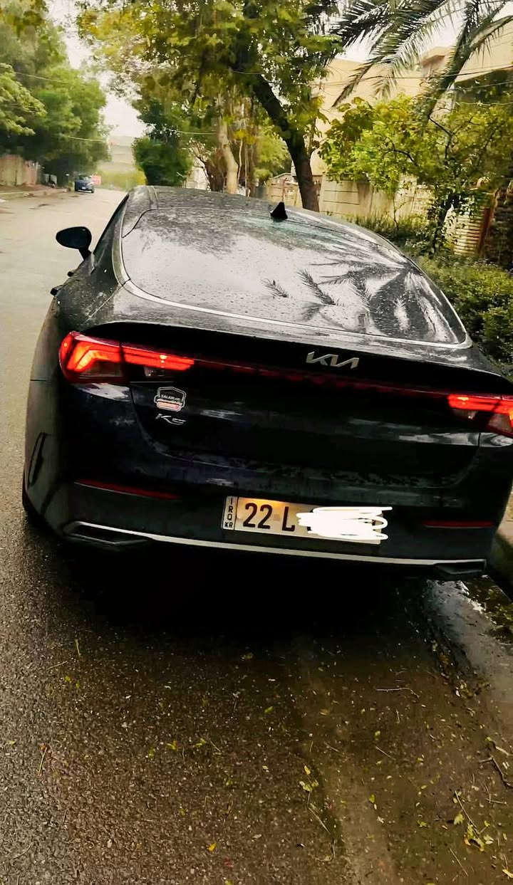 السلام عليكم كيا K5 موديل 2022 لون اسود رقم اربيل الجديد الدولي السيارة بأسمي. وارد امريكي حادثها فقط البنيد تبديل والدعامية الامامية صبغ فقط باقي السيارة كلها مكفوله و بيها سونار. محرك 1600 تيربو. كير اوتوماتيك 8 سرعات سيارة استخدام شخصي محرك اقتصادي وعزم قوي

المواصفات:
1- شاشه تدعم Apple CarPlay + Android Auto 
2- كامره خلفية 
3- رادار امامي 
4- مثبت سرعة 
5- لايت زينون 4 عدسات
6-وضعيات قيادة(Eco🟢/Sport🔴/Custom/Normal) 
7- تحكمات ستيرن
8- تحديد مسار 
9- نظام التوقف الذاتي 
10- نظام Auto Start Stop 
11- تنبيه من الاصتدام الامامي 
12- نظام Auto Hold 
13- سايد بريك بصمه

سيارة جديده جداً السعر: 155 ورقة وبيها مجال مكانها بغداد للأستفسار 
*********** واتساب فقط
