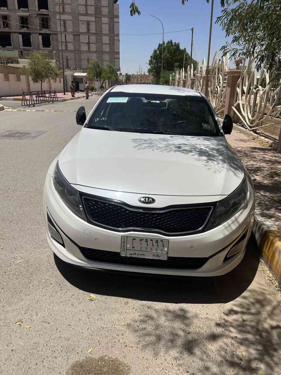 السلام عليكم
للبيع نصف مواصفات بصمه معروفه مواصفاتها سيارة مالت بيت مابيها اي نقص مكفولة كفاله عامه مدوشمة كشنات وارضيه 
محرك ٢٤٠٠ 
السعر ١٦  
رقم الهاتف ***********
