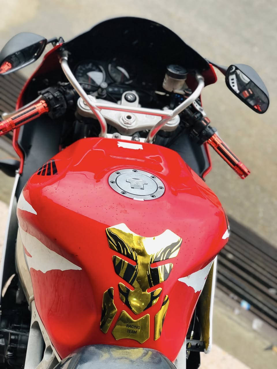 سلام عليكم هوندا 919 دراجه خير من الله محرك مفتوح مره وحده و تجفيت يم اسامه معروف بكركوك تايرات جدد صالنصه M4 
 سعر15 بي مجال
مكاني كركوك اسرى مفقودين 
رقم تلفون ***********
